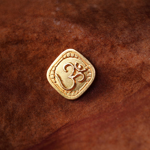 22 karat auspicious gold coin with OM inscribed