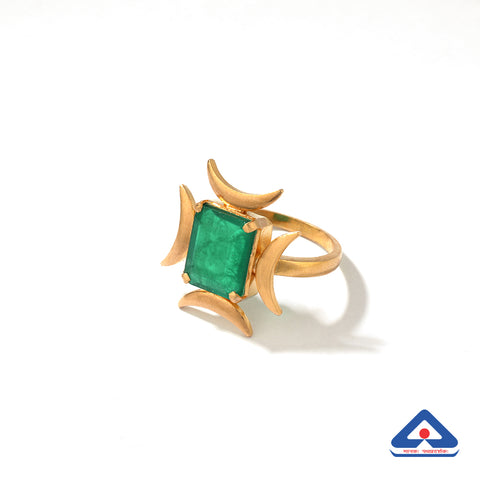 22 karat gold ring with green quartz doublet