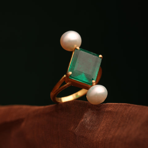 22K PEARLS AND DIAGONAL GREEN DOUBLET RING