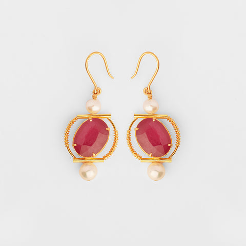 22K GOLD TWISTED WIRE ROUND ISH RUBY EARRING WITH PEARLS